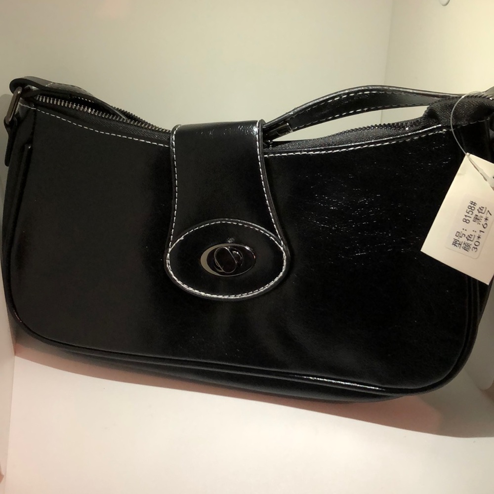 Black Handbag| Vintage Style - Picture 9 of 10